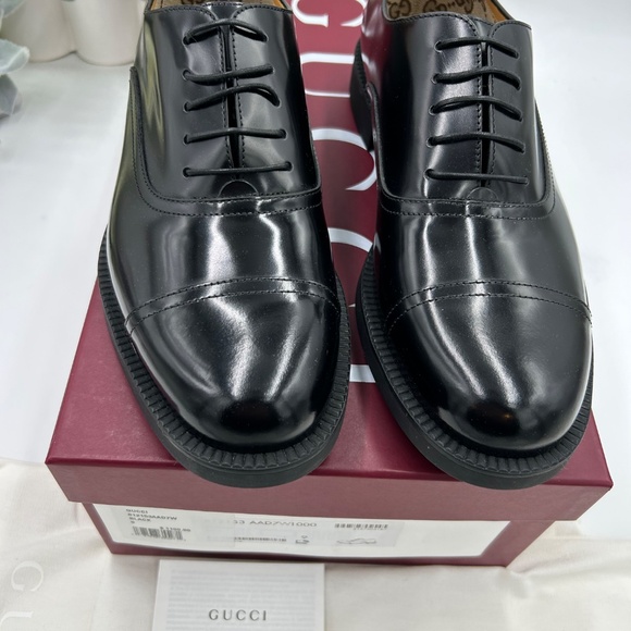 Men’s Gucci, leather black cap toe Oxford‘s size 9, made in Italy